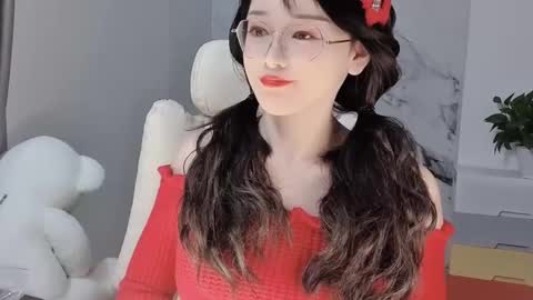 Snapshot of happysweetie168 chatting on 02-10-25, 04:58 Daisy online show from 02-10-25, 04:58