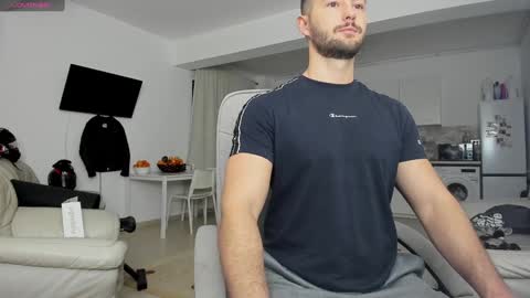 Snapshot of hard_chriss chatting on 12-04-24, 05:16 Hard Cock online show from 12-04-24, 05:16