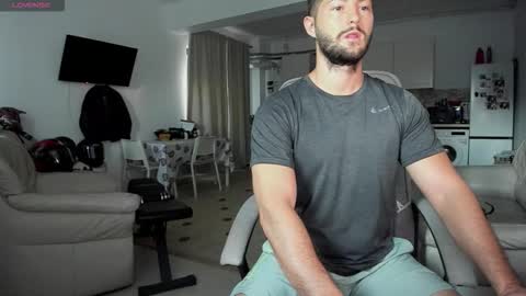 Snapshot of hard_chriss chatting on 09-16-25, 04:46 Hard Cock online show from 09-16-25, 04:46