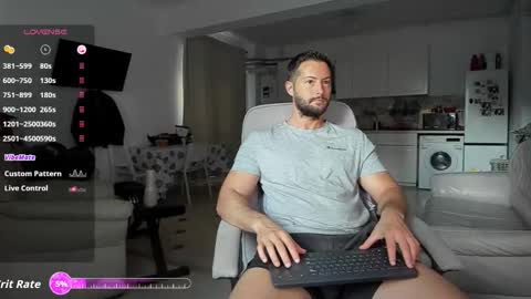 Snapshot of hard_chriss chatting on 09-18-25, 04:47 Hard Cock online show from 09-18-25, 04:47