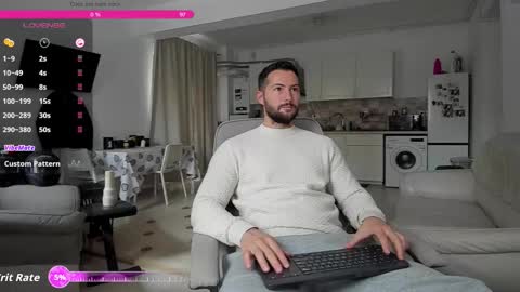 Snapshot of hard_chriss chatting on 10-14-25, 07:42 Hard Cock online show from 10-14-25, 07:42