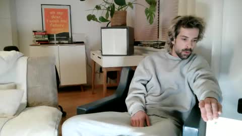 Chris online show from 10-19-25, 05:13