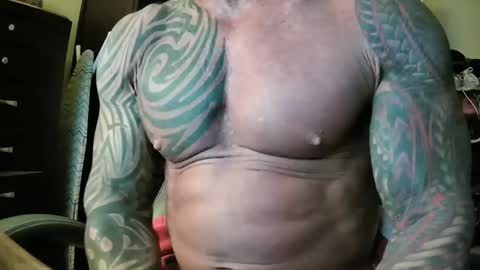 Snapshot of hardbody205a chatting on 12-02-25, 09:43 hardbody205a online show from 12-02-25, 09:43