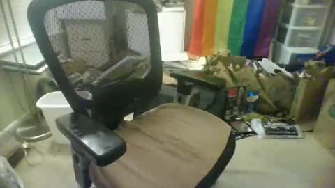 Snapshot of hardck chatting on 11-13-25, 06:45 hardy online show from 11-13-25, 06:45