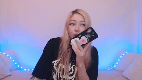 Snapshot of hardcore_x chatting on 09-16-25, 10:55 Emily online show from 09-16-25, 10:55