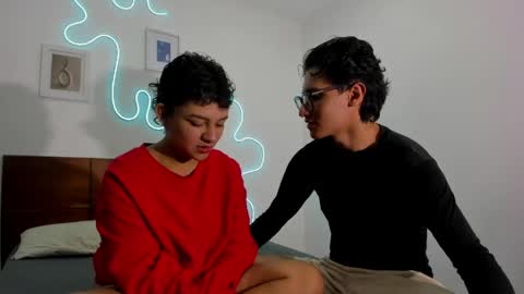 Snapshot of hardcoreheat_ind chatting on 05-19-26, 05:03 kade and demi independent models online show from 05-19-26, 05:03