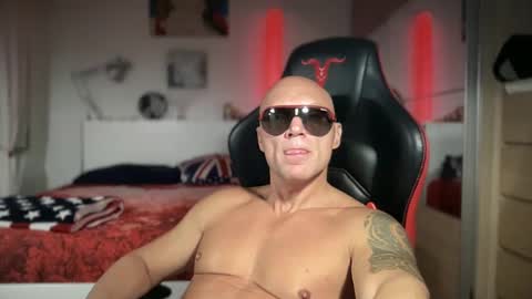 Snapshot of hardmattsteel chatting on 09-25-25, 01:09 MATTSTEEL - ITALIAN STALLION online show from 09-25-25, 01:09