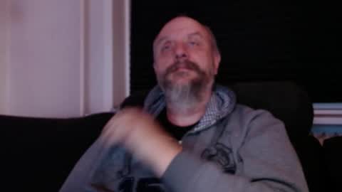 Snapshot of hardmrlazy chatting on 12-21-25, 03:19 MrLazy online show from 12-21-25, 03:19