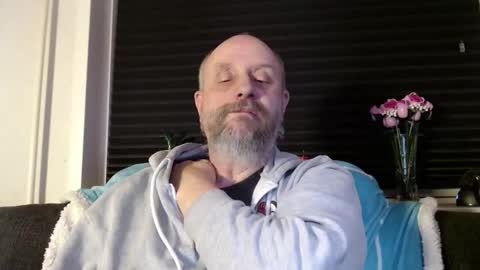 Snapshot of hardmrlazy chatting on 02-12-26, 11:55 MrLazy online show from 02-12-26, 11:55