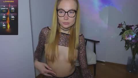 Snapshot of harley_everly chatting on 10-31-25, 06:53 Tasya online show from 10-31-25, 06:53