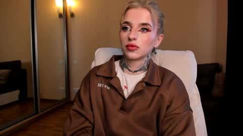 Julia online show from 04-09-26, 06:41