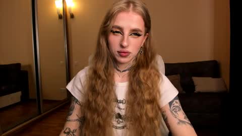 Julia online show from 04-22-26, 05:32