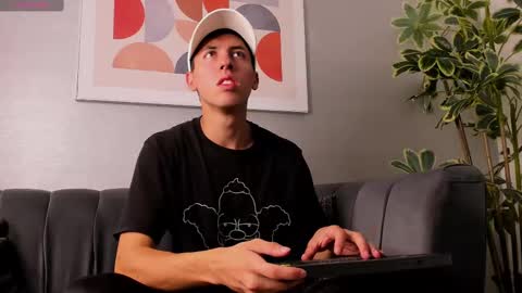   H  K   online show from 09-25-25, 01:37