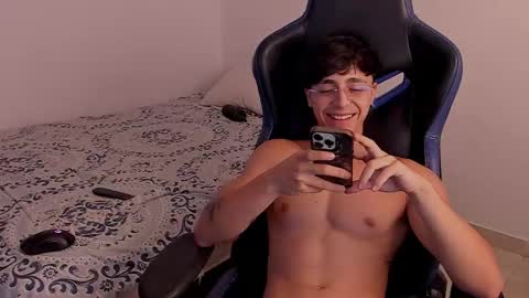 Snapshot of harry_p01 chatting on 11-15-25, 02:20 harry_p01 online show from 11-15-25, 02:20