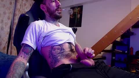 Snapshot of harry_reems_ chatting on 12-12-24, 04:04 OMAR online show from 12-12-24, 04:04