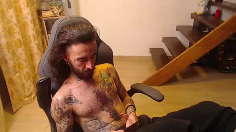 Snapshot of harry_reems_ chatting on 01-09-25, 01:18 OMAR online show from 01-09-25, 01:18