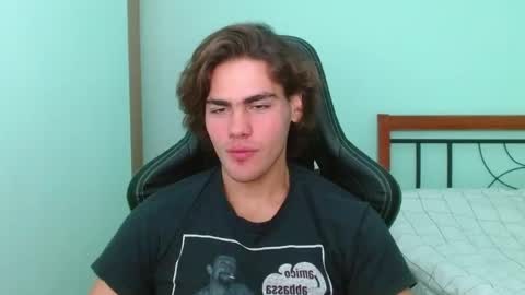 Snapshot of harryking1 chatting on 10-31-25, 12:28 harryking1 online show from 10-31-25, 12:28