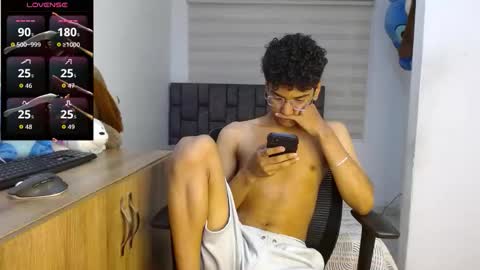 Snapshot of harrytwink18 chatting on 09-12-25, 04:18 HARRY online show from 09-12-25, 04:18