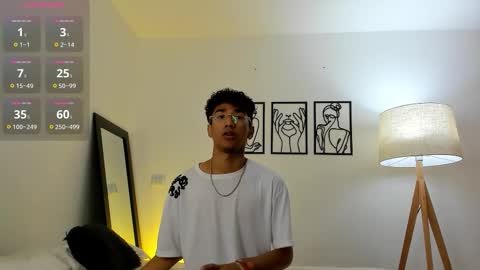 Snapshot of harrytwink18 chatting on 01-08-26, 07:27 HARRY online show from 01-08-26, 07:27