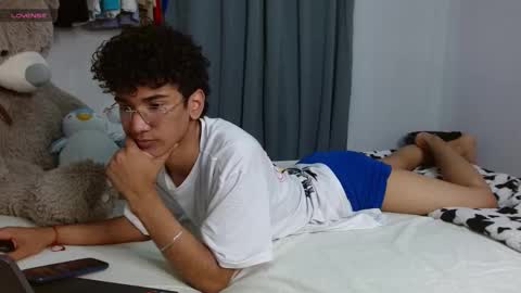 Snapshot of harrytwink18 chatting on 04-06-26, 09:27 HARRY online show from 04-06-26, 09:27