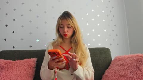 Snapshot of harumi_blossom chatting on 12-17-25, 08:15 Sophia Blossom online show from 12-17-25, 08:15