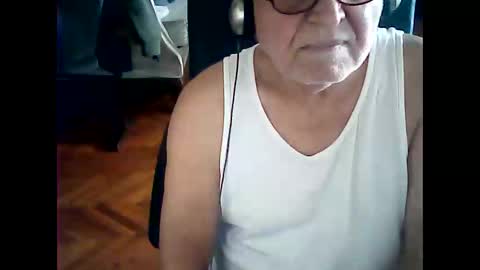 Snapshot of hasanben54398 chatting on 10-28-25, 11:14 hasan online show from 10-28-25, 11:14