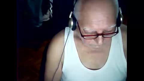 Snapshot of hasanben54398 chatting on 10-31-25, 06:20 hasan online show from 10-31-25, 06:20