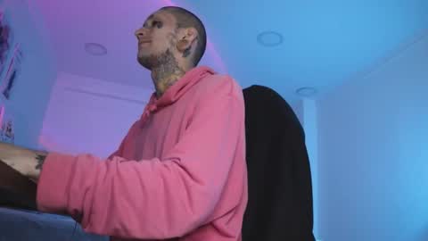 Snapshot of hatsumotokyoto chatting on 10-19-25, 03:29 More content   2   online show from 10-19-25, 03:29