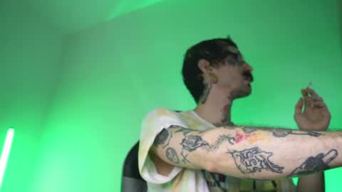 More content   2   online show from 06-08-26, 01:28