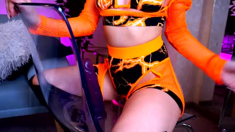 Snapshot of hayliemilf chatting on 01-18-25, 11:11 Haylie online show from 01-18-25, 11:11