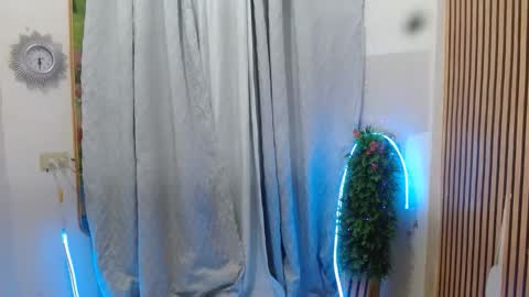 Snapshot of hazel_joy chatting on 10-13-25, 04:18 hazel_joy online show from 10-13-25, 04:18