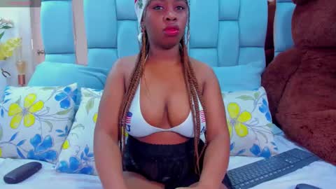Snapshot of hazel_lanee chatting on 11-24-25, 04:12 hazel_lanee online show from 11-24-25, 04:12