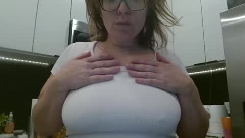 Hazel online show from 05-12-26, 04:15