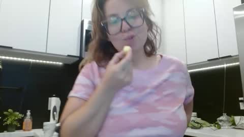 Hazel online show from 06-08-26, 03:45
