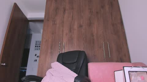 Snapshot of hazeldmafia chatting on 04-28-26, 10:59 Hazel Mafia online show from 04-28-26, 10:59
