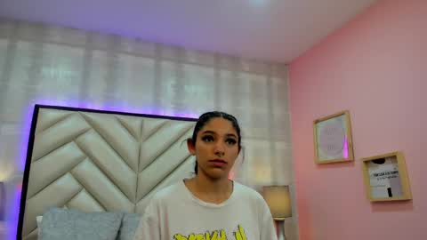 Snapshot of hazelmoret chatting on 09-16-25, 11:33 HazelMoret online show from 09-16-25, 11:33