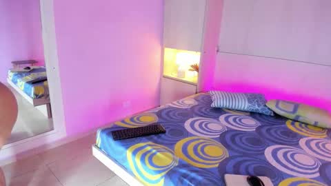 Snapshot of hazelstonne chatting on 11-23-25, 12:16 HAZEL online show from 11-23-25, 12:16