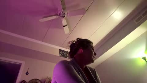 Snapshot of heatskii chatting on 11-12-25, 02:45 heatskii online show from 11-12-25, 02:45