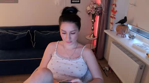 Snapshot of heaven_chloe chatting on 11-13-25, 11:42 Heaven girl online show from 11-13-25, 11:42