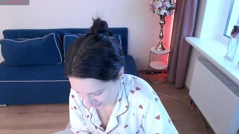 Snapshot of heaven_chloe chatting on 11-19-25, 12:27 Heaven girl online show from 11-19-25, 12:27