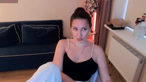 Snapshot of heaven_chloe chatting on 11-22-25, 10:25 Heaven girl online show from 11-22-25, 10:25