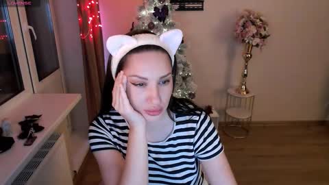 Snapshot of heaven_chloe chatting on 12-05-25, 02:47 Heaven girl online show from 12-05-25, 02:47