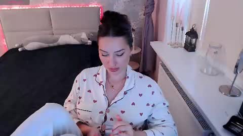 Snapshot of heaven_chloe chatting on 07-24-26, 03:21 Heaven girl online show from 07-24-26, 03:21
