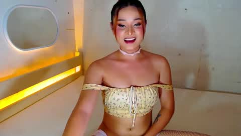 Snapshot of heavenlypleasurexx chatting on 02-05-25, 03:31 HEAVEN online show from 02-05-25, 03:31