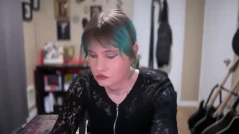 Snapshot of heavensentttt chatting on 12-05-24, 07:05 Saoirse online show from 12-05-24, 07:05