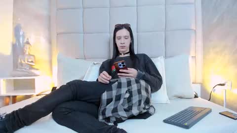 Keira Hecate online show from 10-19-25, 07:47