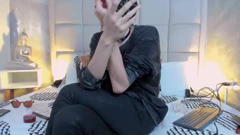 Keira Hecate online show from 12-14-25, 05:18