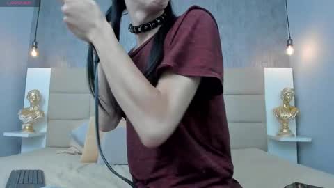 Keira Hecate online show from 04-15-26, 07:10