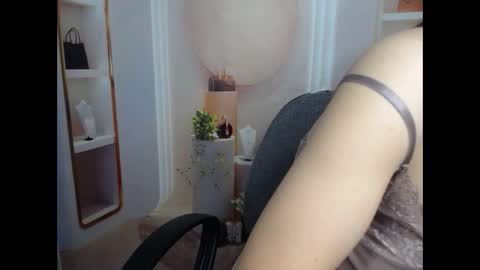 Snapshot of hechin chatting on 09-14-25, 07:40 love bug online show from 09-14-25, 07:40