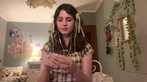 Snapshot of hedwiggrossberg chatting on 12-02-25, 03:51 Sarah online show from 12-02-25, 03:51